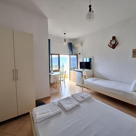 Radhimë Hotel Sirena מראה חיצוני תמונה
