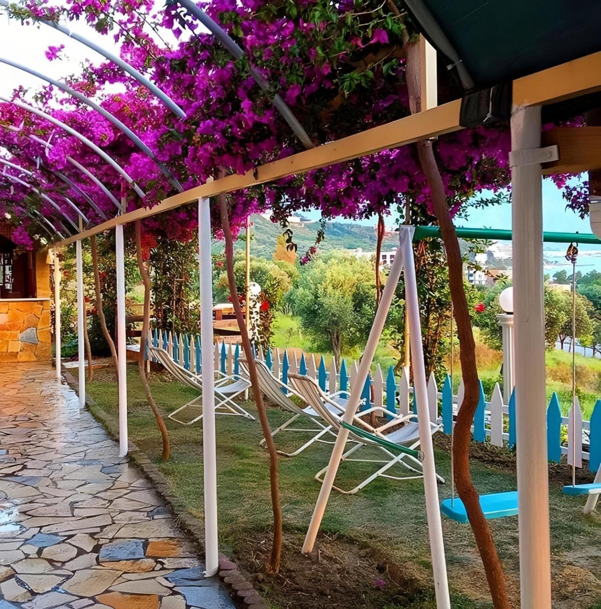 Radhimë Hotel Sirena מראה חיצוני תמונה