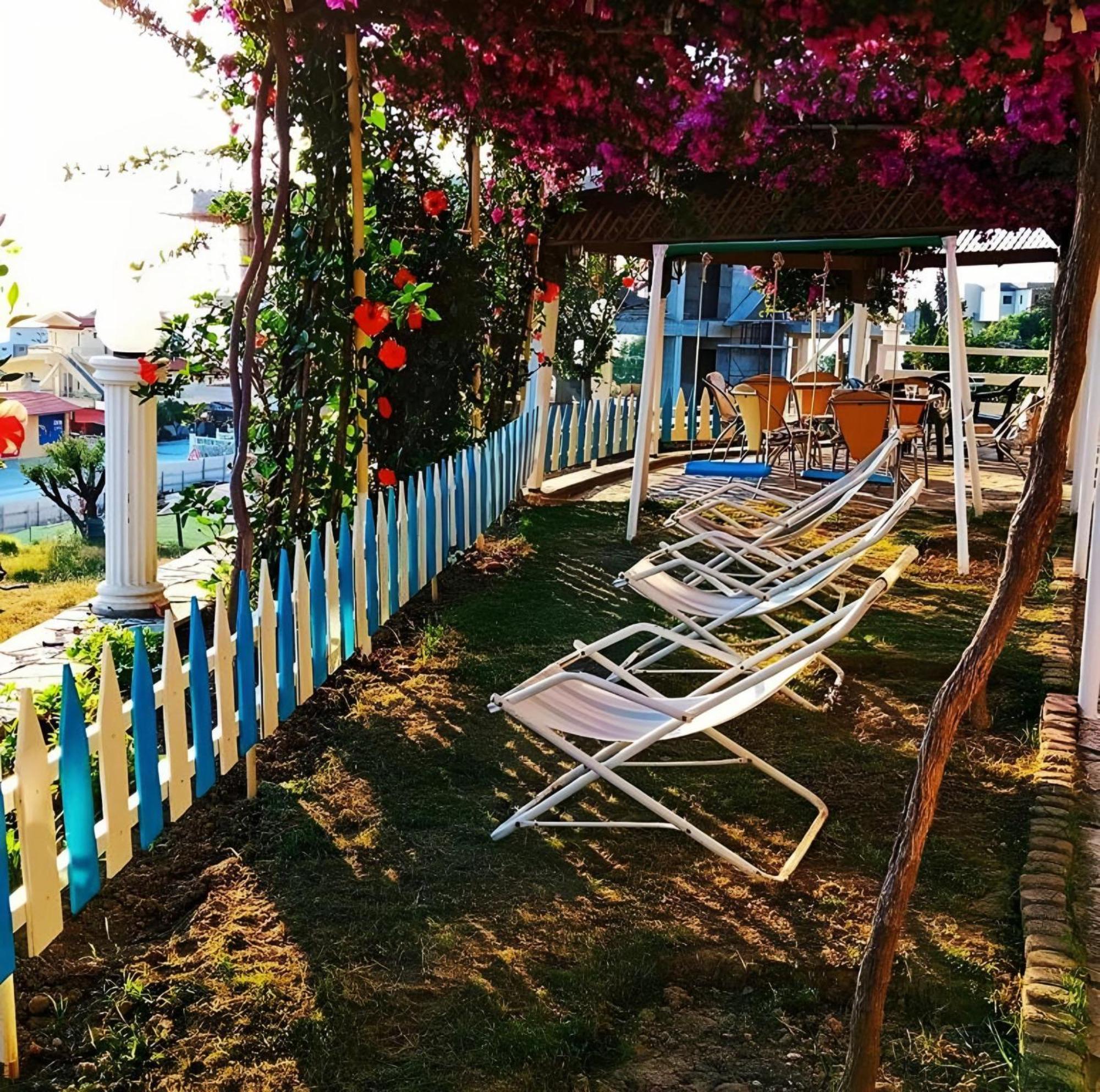 Radhimë Hotel Sirena מראה חיצוני תמונה