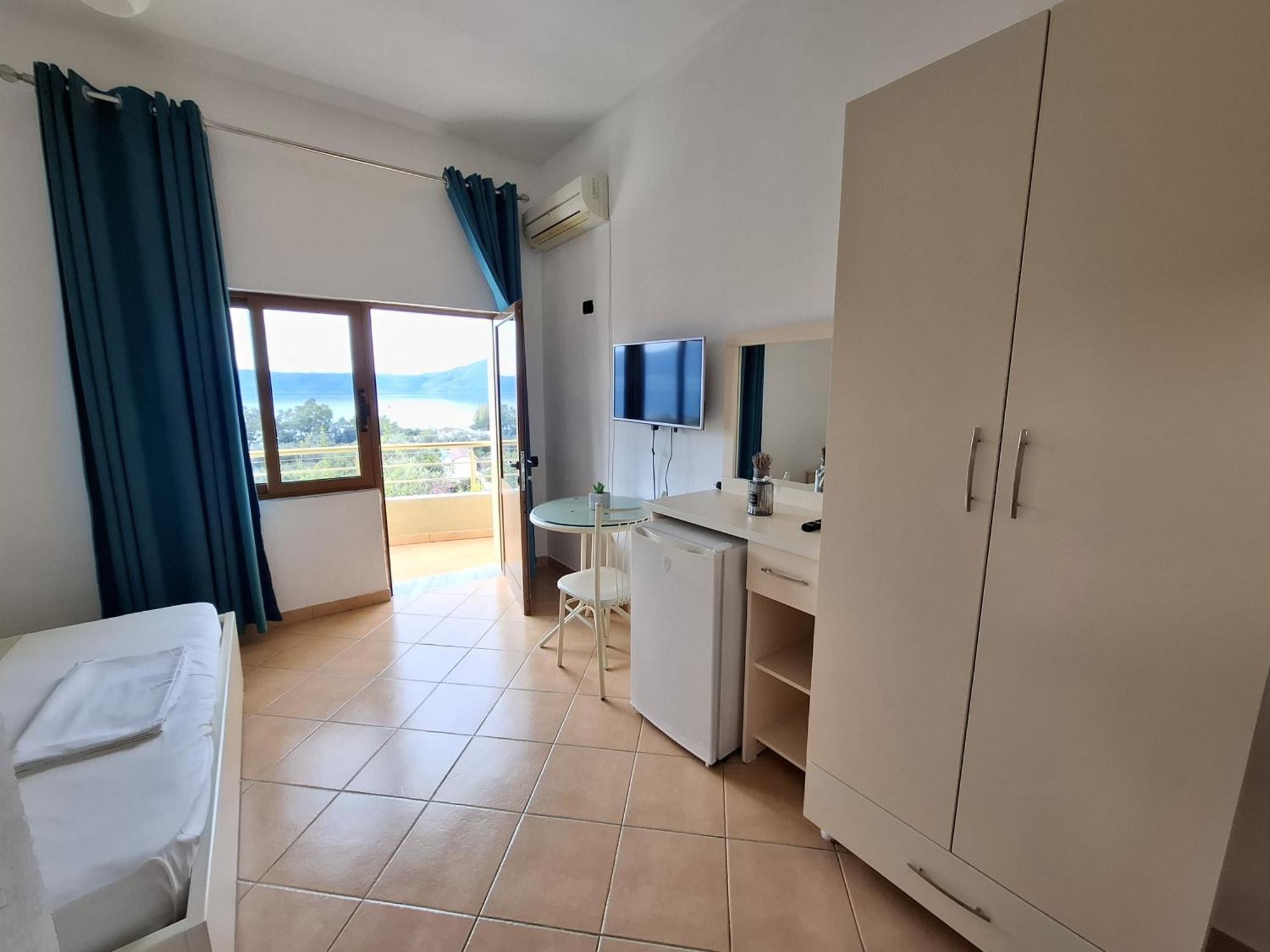 Radhimë Hotel Sirena מראה חיצוני תמונה