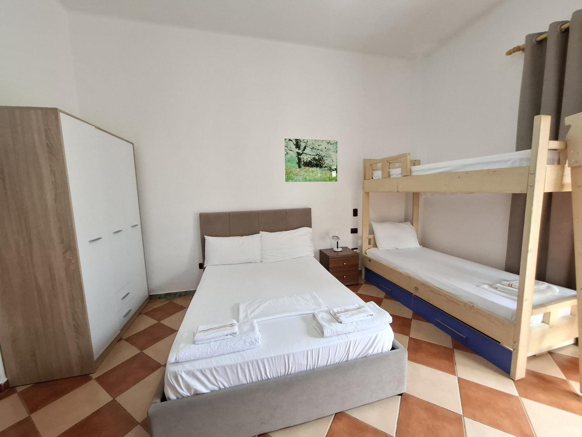 Radhimë Hotel Sirena מראה חיצוני תמונה