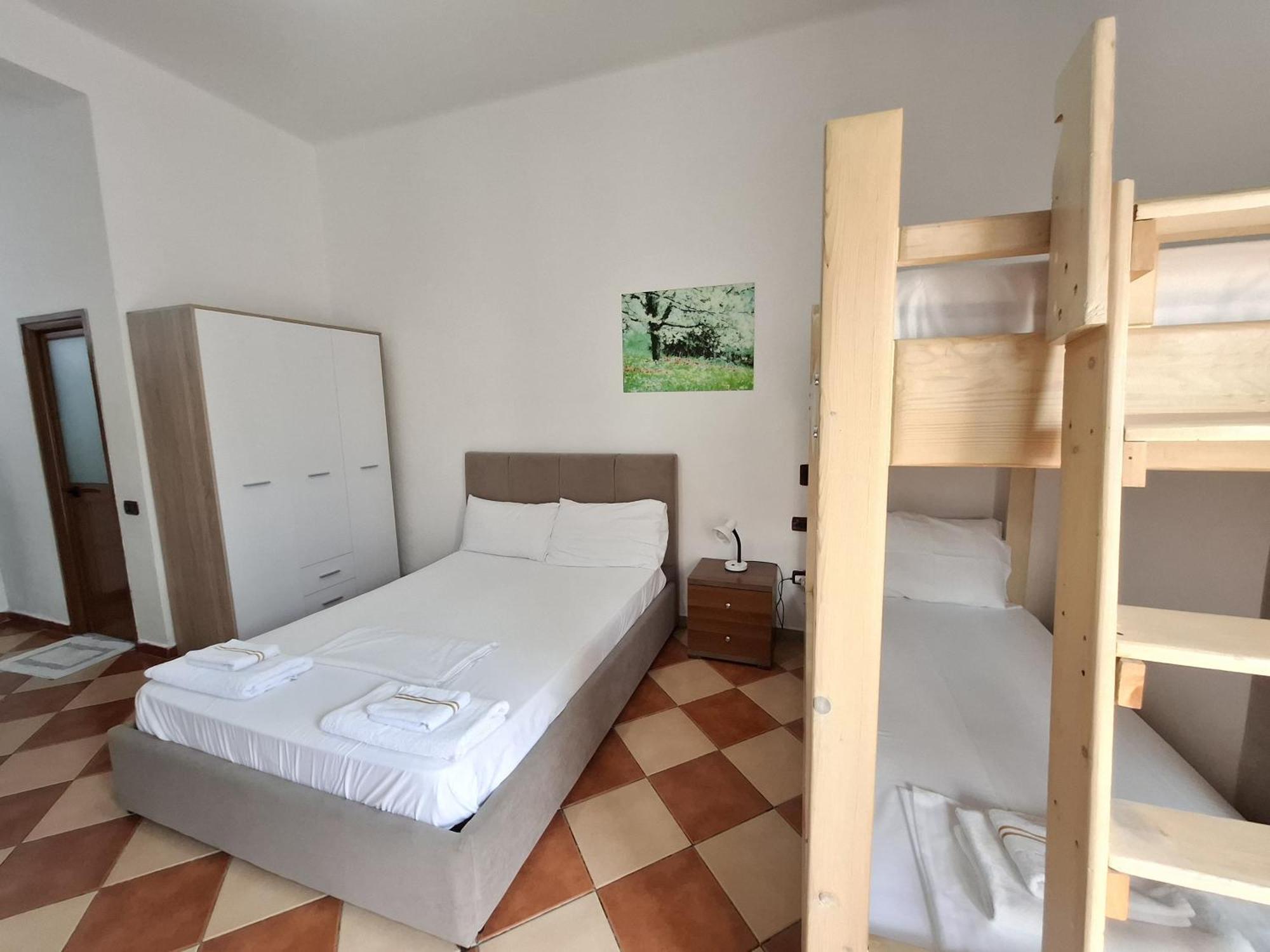 Radhimë Hotel Sirena מראה חיצוני תמונה